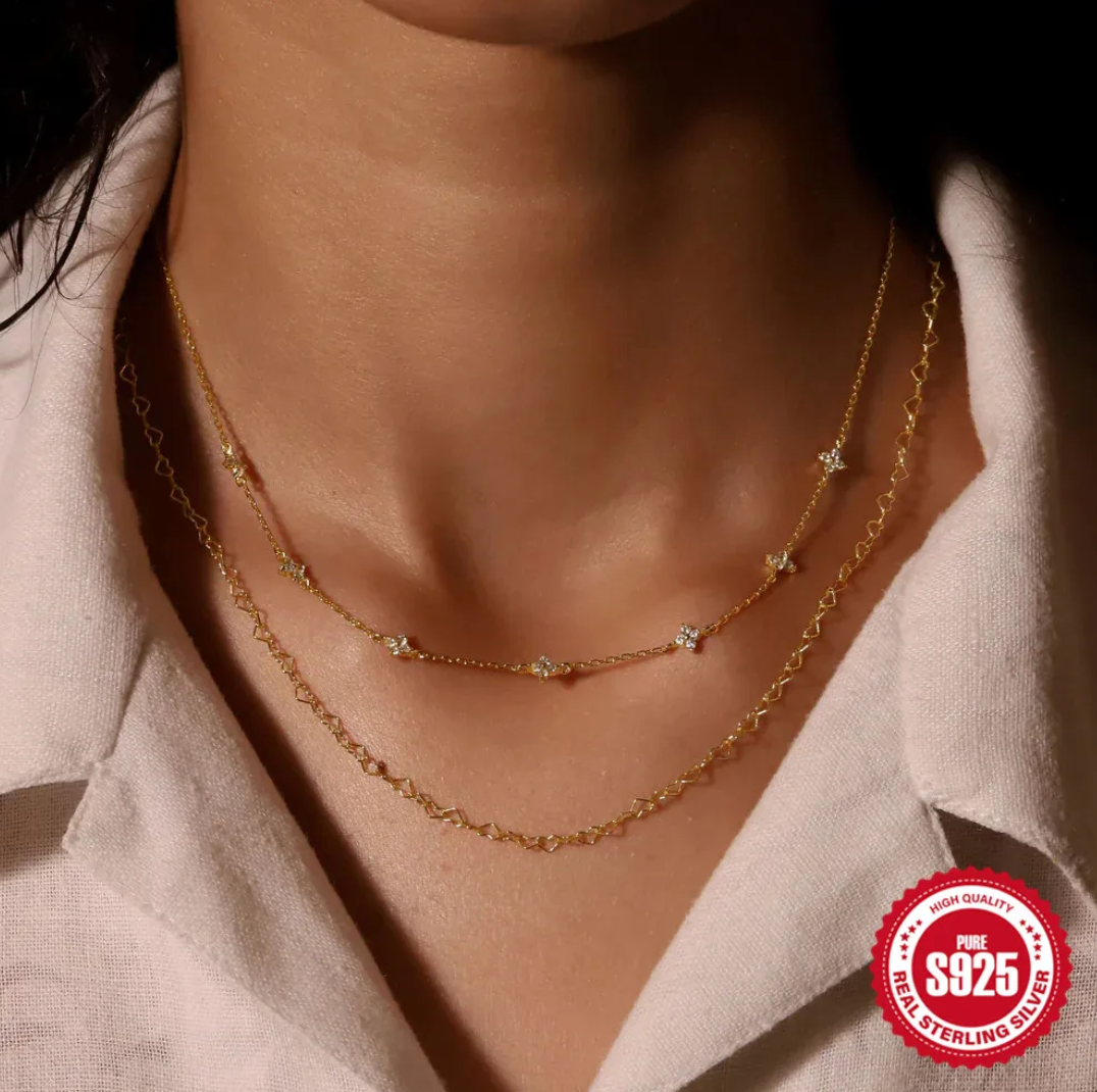 Naszyjnik pozłacany z małymi kamieniami z cyrkonii