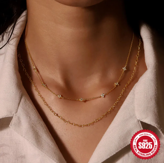 Naszyjnik pozłacany z małymi kamieniami z cyrkonii