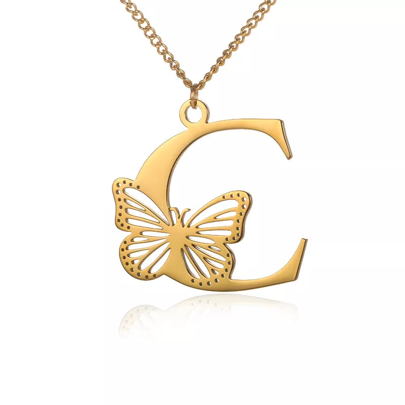 Naszyjnik z inicjałami platerowany z eleganckim motylem