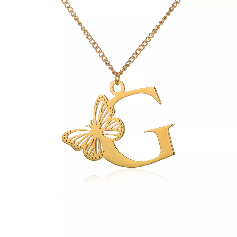 Naszyjnik z inicjałami platerowany z eleganckim motylem
