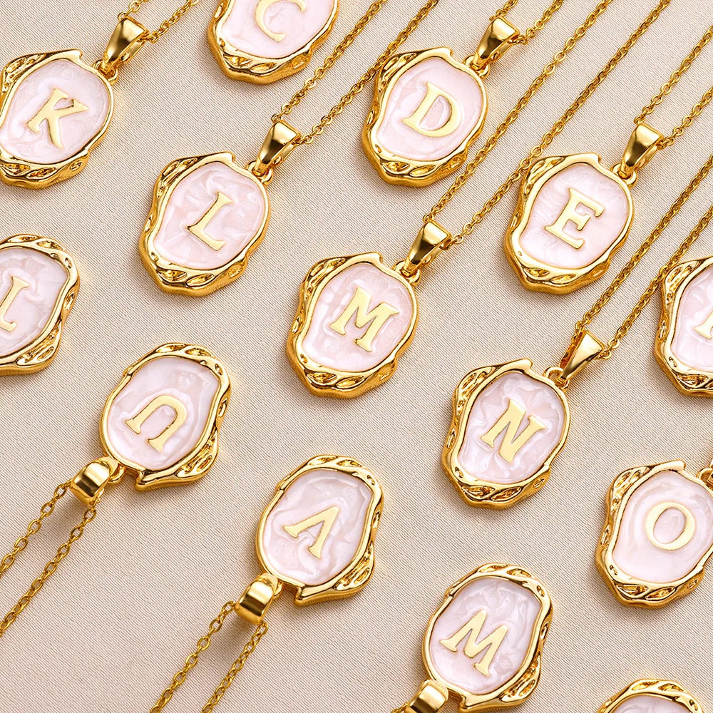 Naszyjnik „Ocean” z inicjałami na tle dna morskiego