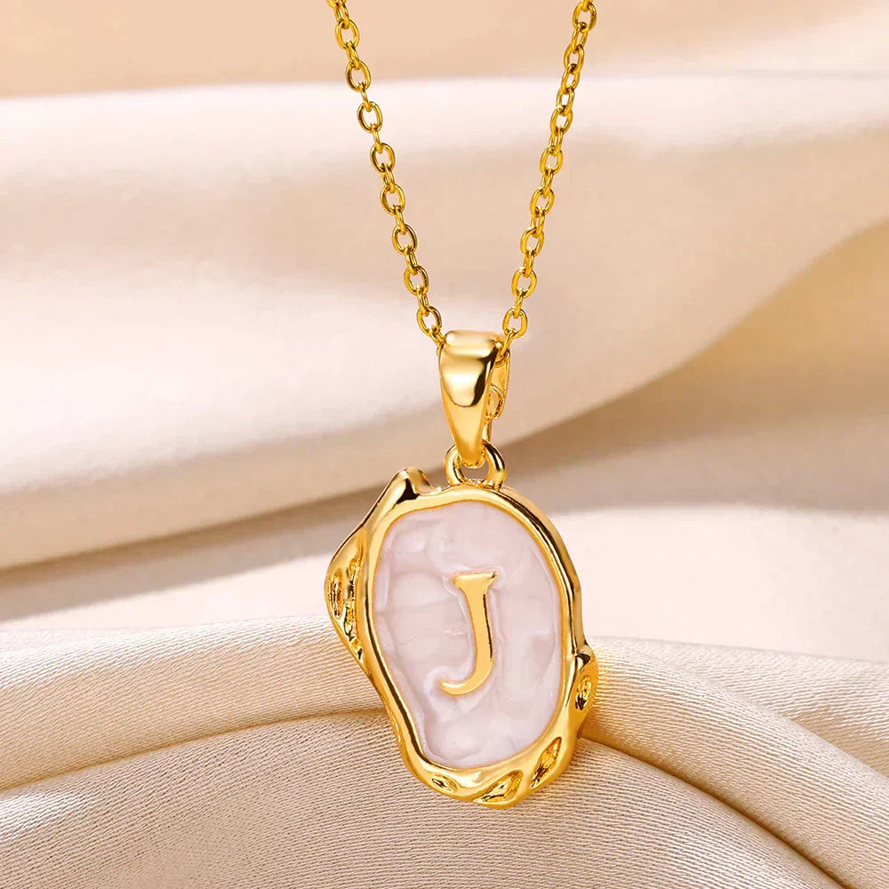 Naszyjnik „Ocean” z inicjałami na tle dna morskiego