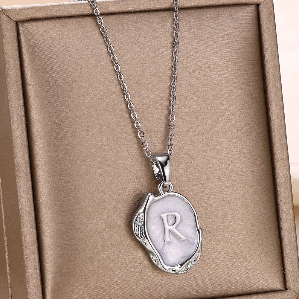 Naszyjnik „Ocean” z inicjałami na tle dna morskiego